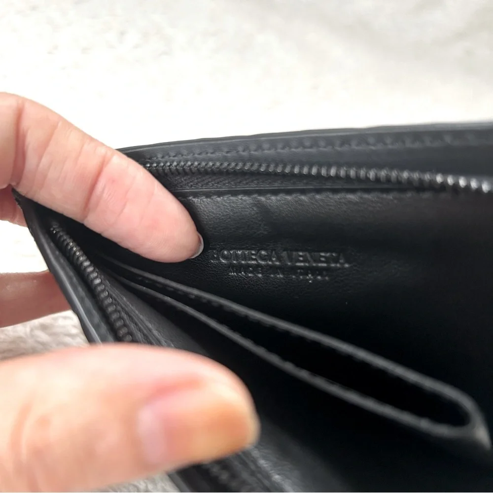 NWT Authentic Bottega Veneta Intriciato Leather L-Zip Thin Wallet Black
